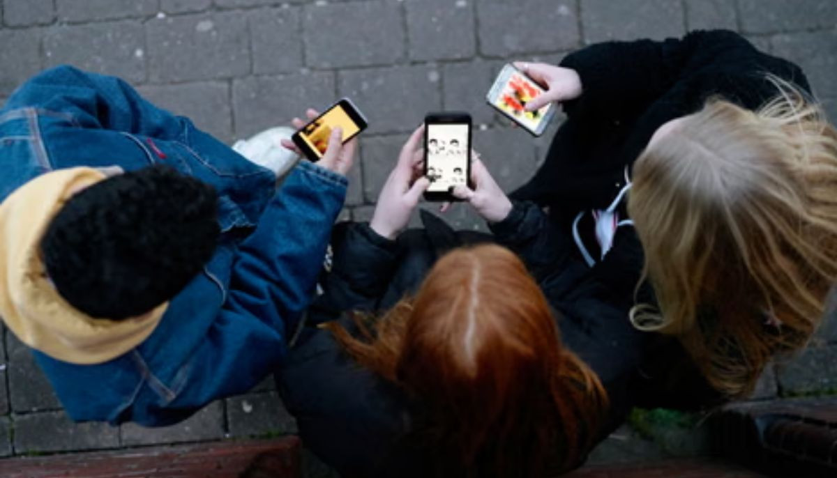 UK considers social media ban for under-16s