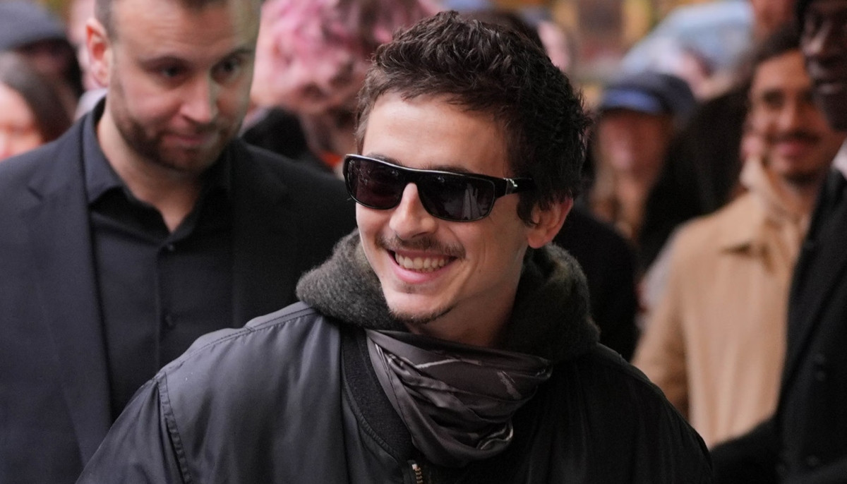 Timothée Chalamet reveals he paid big money to sing Bob Dylan on 'SNL'