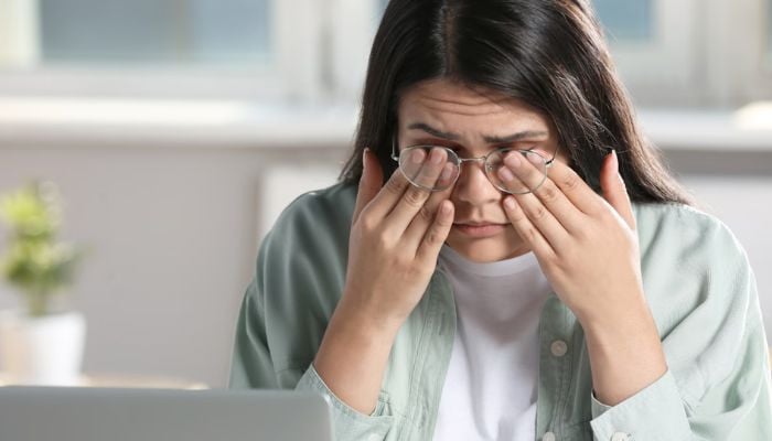 Expert explains why rubbing your eyes can cause scary red patches
