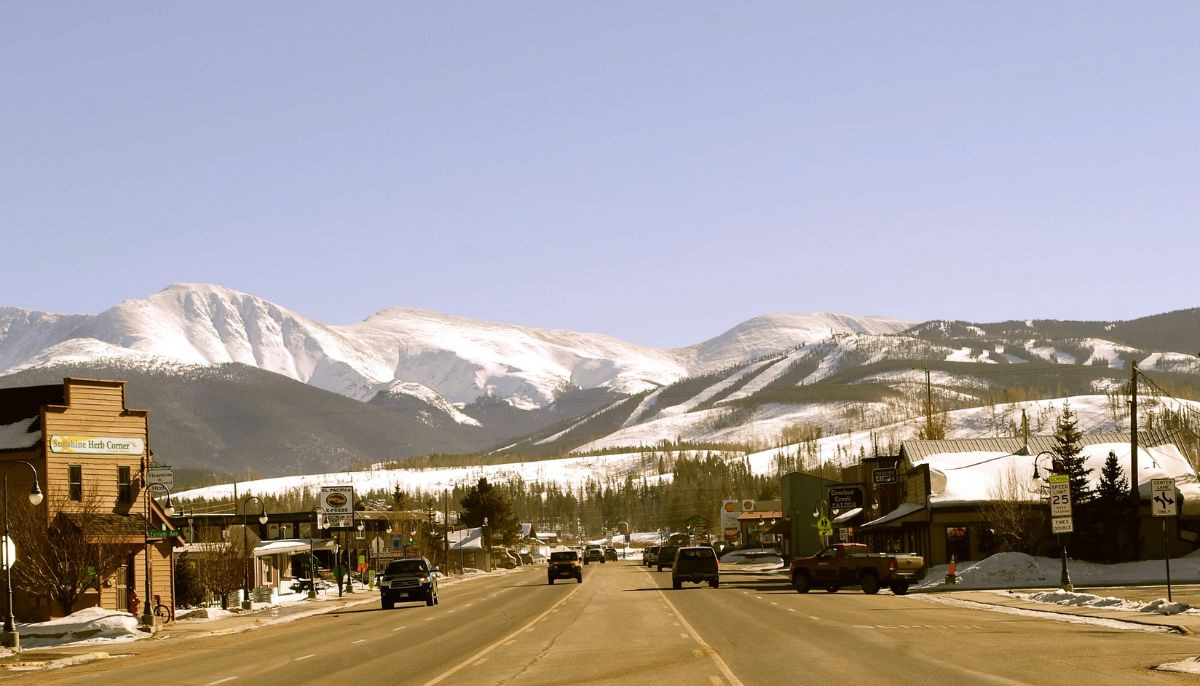 Dine-and-dashers caught by staff, allegedly threatened with gun