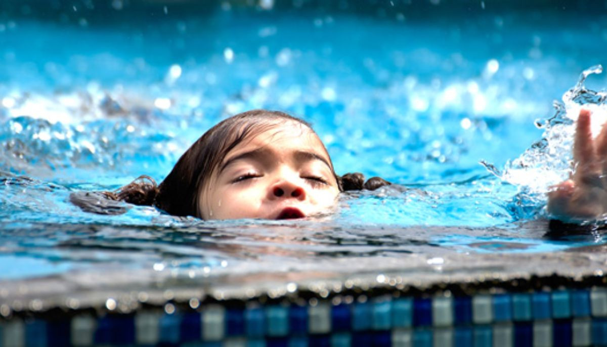 Mother leaves children unattended in pool, 4-year-old girl drowns