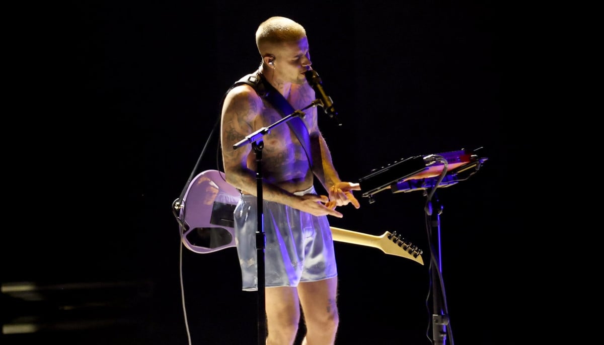 Justin Bieber surprises Grammys with underpants performance