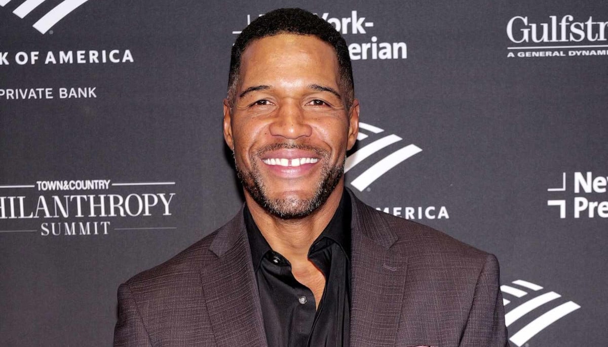 Michael Strahan pokes fun at his signature tooth gap