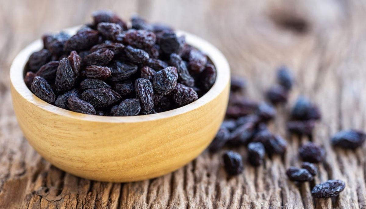 How saffron and black raisin water can transform your skin