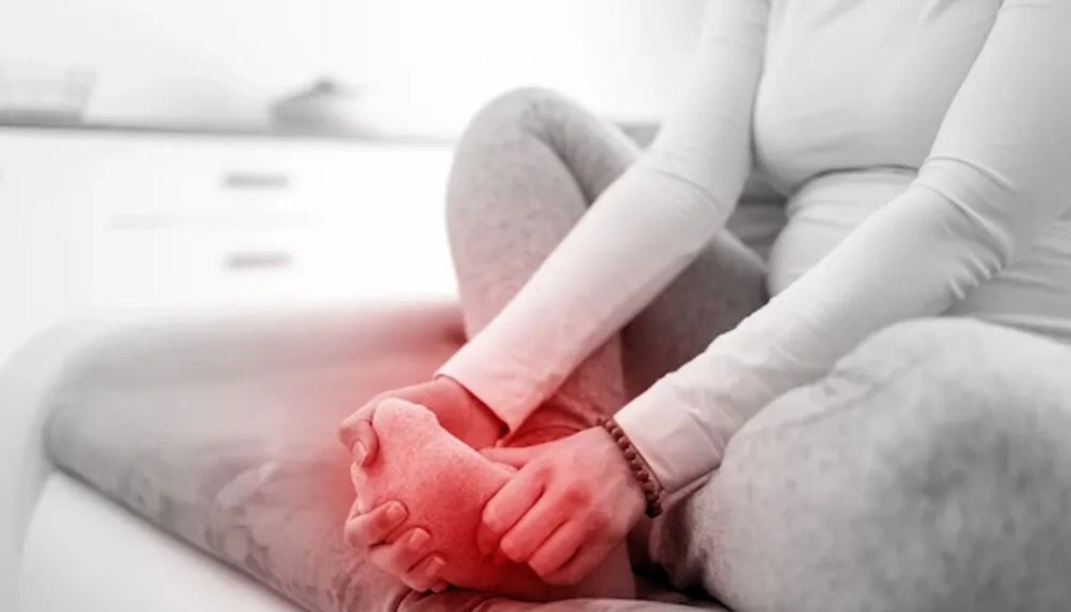 Simple ways to manage swollen ankles and feet while pregnant