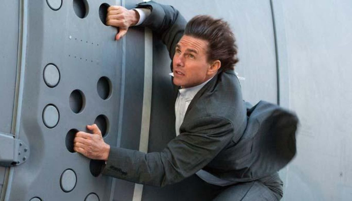 Tom Cruise vows to 'always fight' for big screen experience