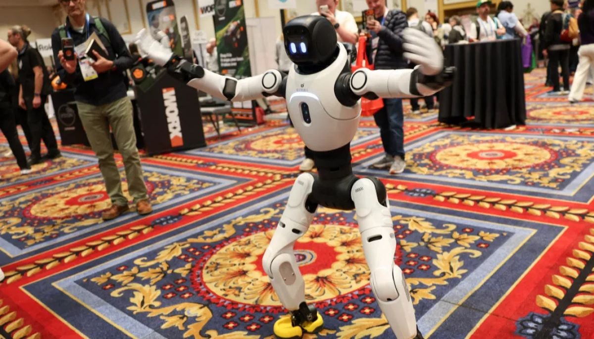 Staff forced to restrain dancing robot in &amp;apos;celebration mode&amp;apos; at hotpot chain