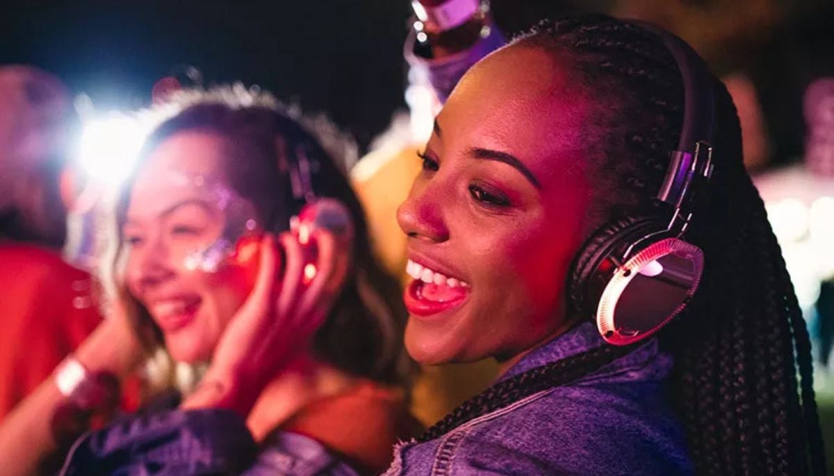 Expert explains how wearing earplugs at concerts protects against dementia