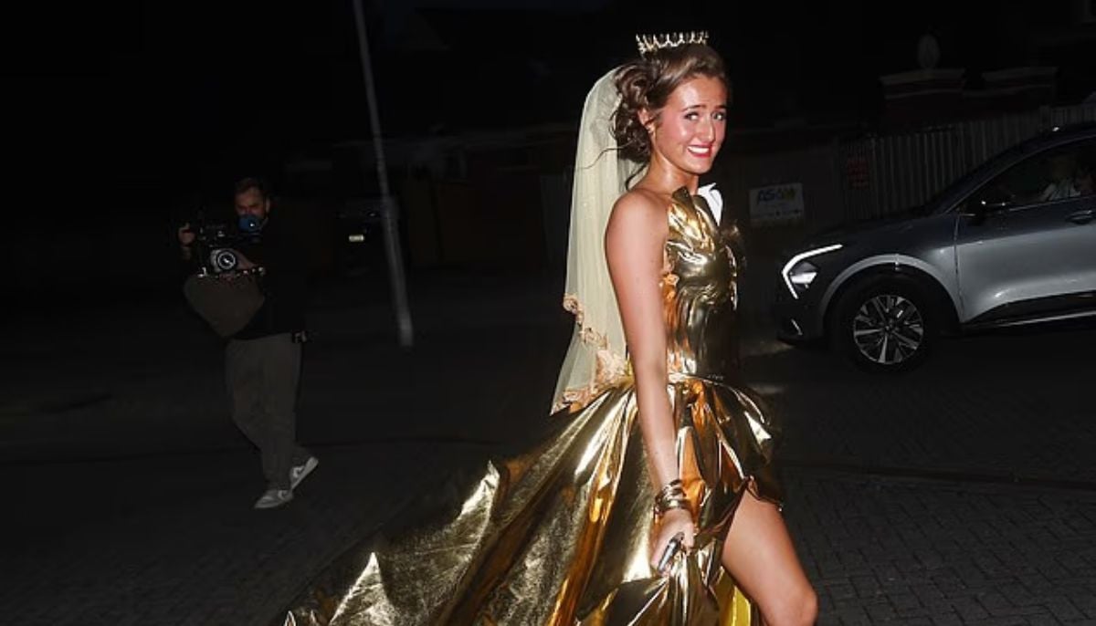 Venezuela Fury stuns in gold dress with mom 'Paris' pre-wedding