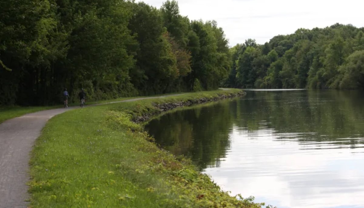 Man dies after jumping into Erie Canal while fleeing police in New York