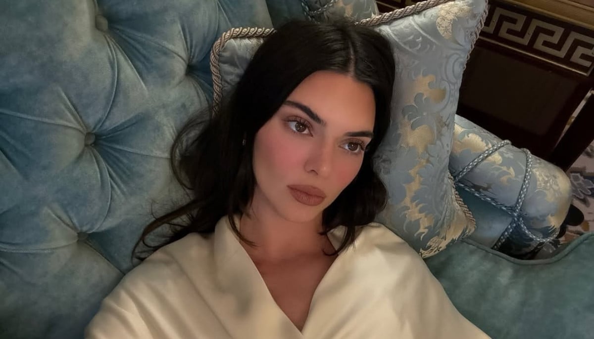 Kendall Jenner serves bathside glow goals in her latest photos 