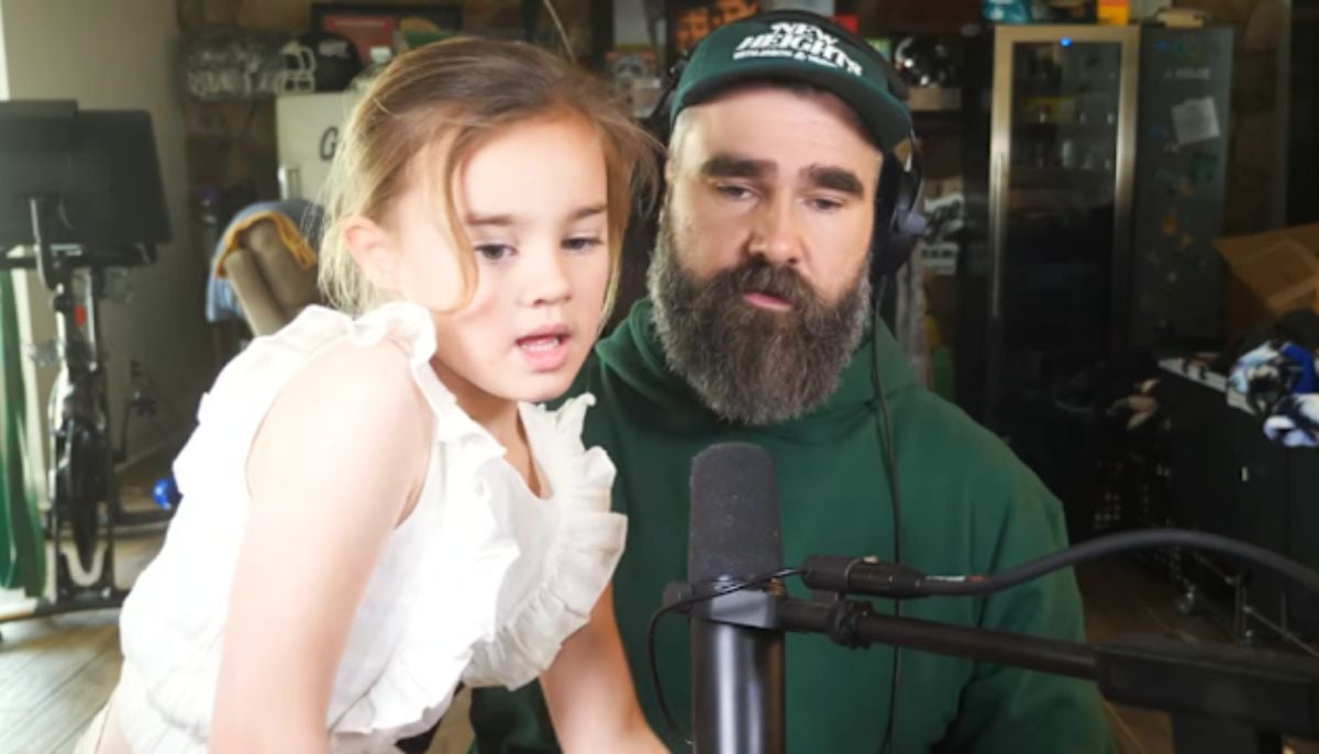 Jason Kelce praises daughter Wyatt for first ever golf swing