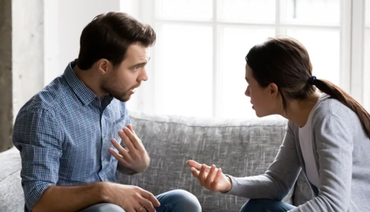 Identify facial micro-expressions that reveal hidden truth during conversations