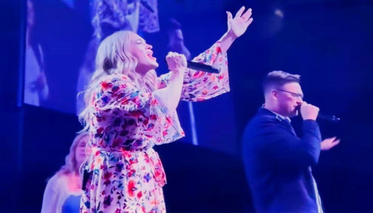 Carrie Underwood surprise performance at Tennessee Easter Church