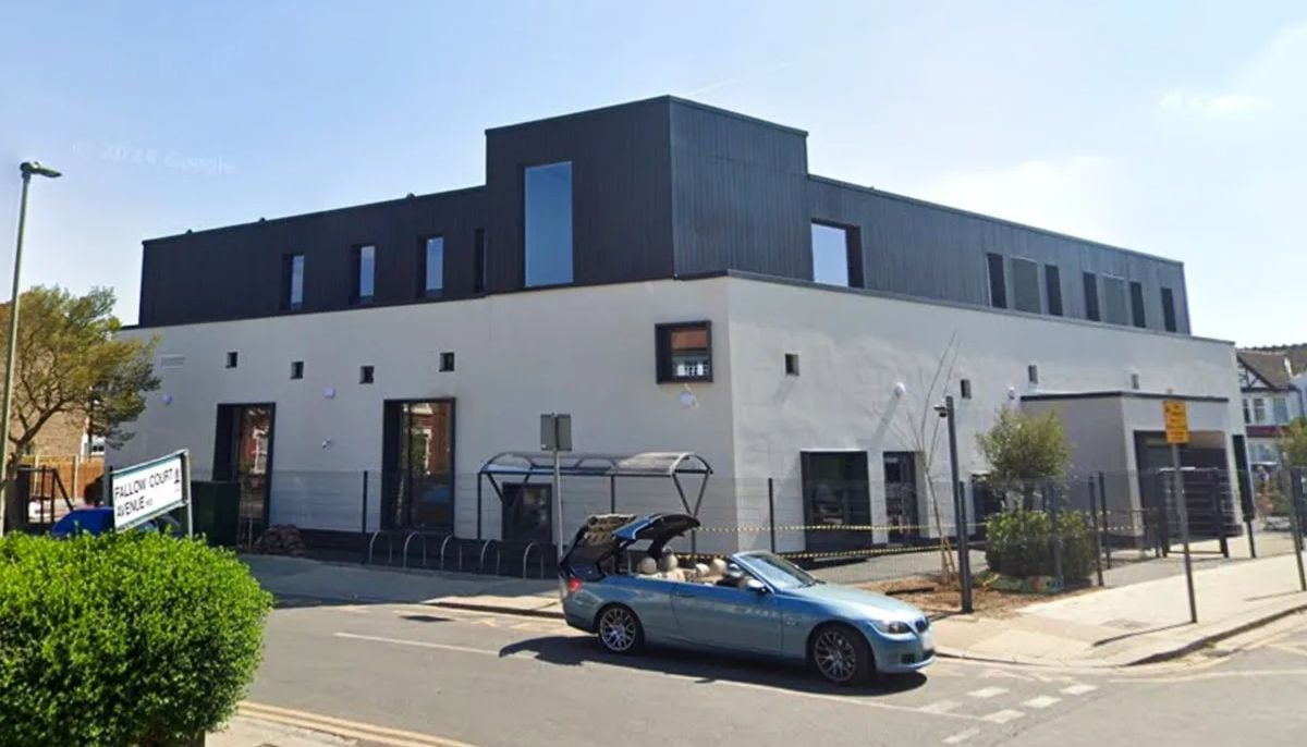 UK police seek two suspects in synagogue arson attempt