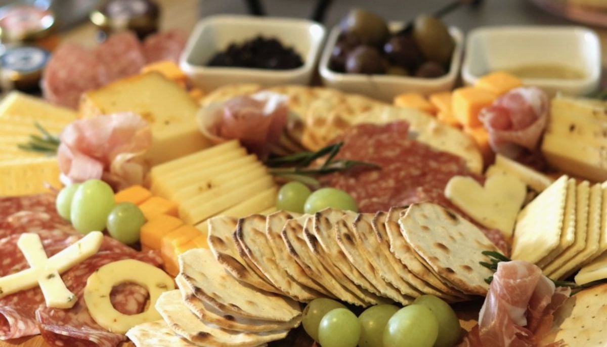 How to reduce entertaining stress through shared tasks and simple menus