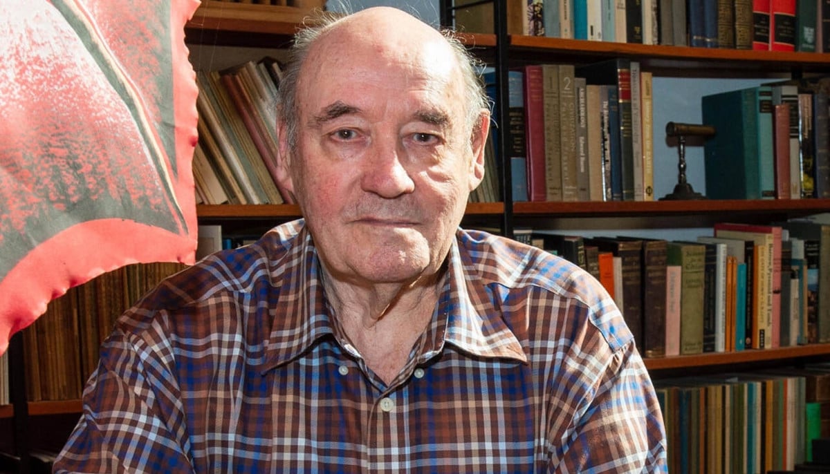 Desmond Morris, author of The Naked Ape, dies at 98