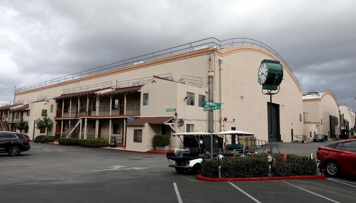 Netflix enters talks to buy historic Radford Studio Center lot