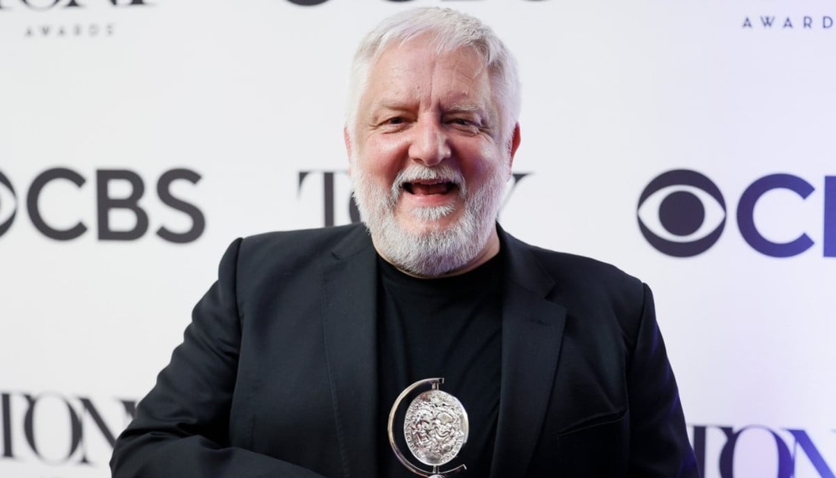 Simon Russell Beale reveals colon cancer diagnosis after months of treatment