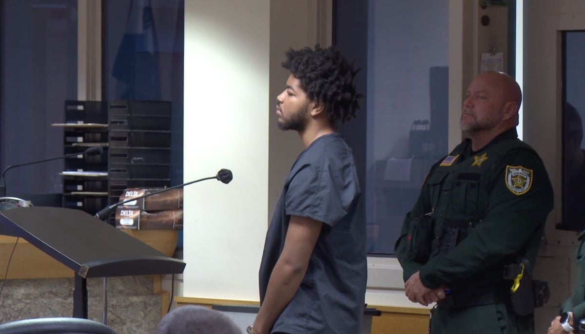 Taco Bell employee arrested after firing gun at customers over soda dispute