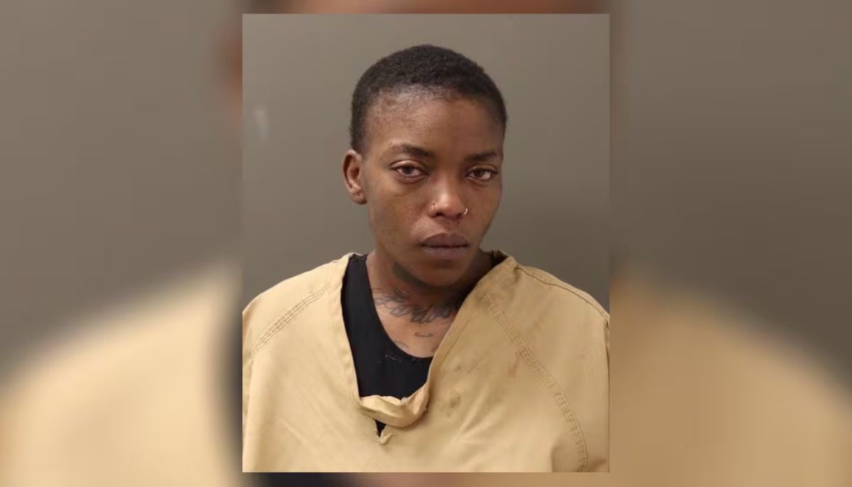 Woman arrested after allegedly setting fire to apartment with children inside