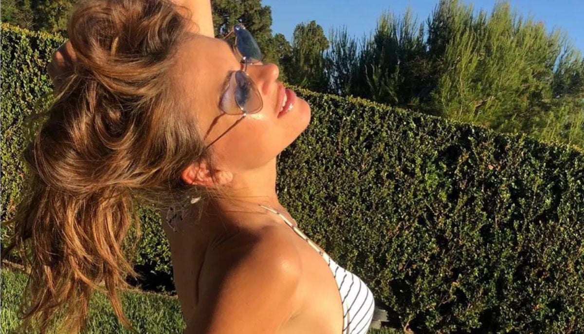 Iconic star Elizabeth Hurley reveals number one tip for perfect beach photos