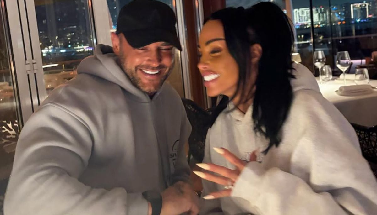 Katie Price ditches wedding ring after criticising husband Lee Andrews