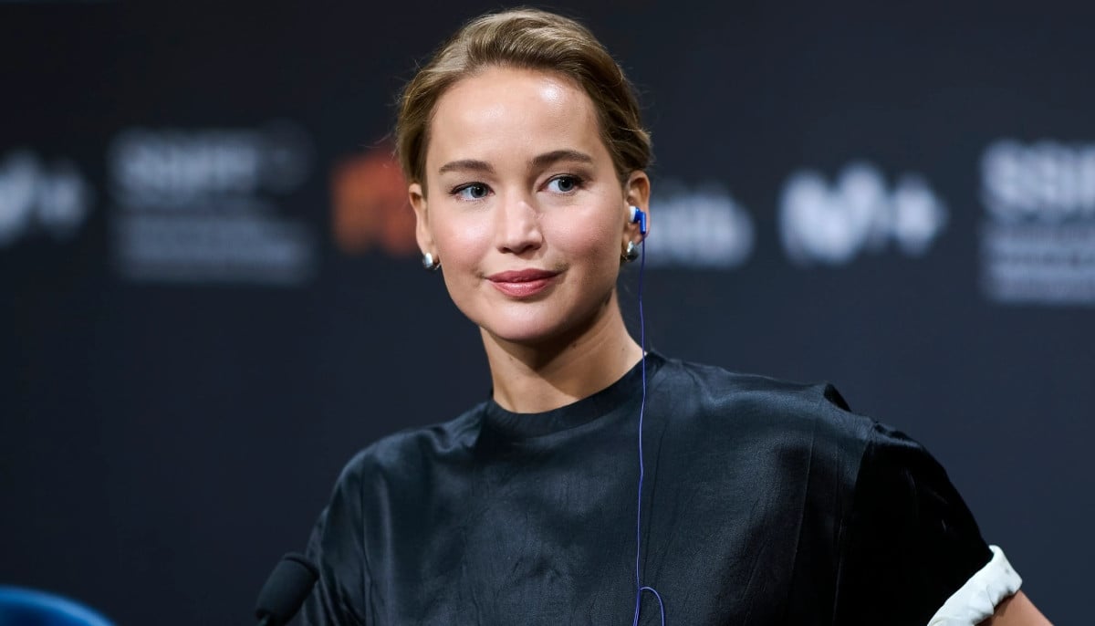 Jennifer Lawrence revives track pants trend with effortless street style