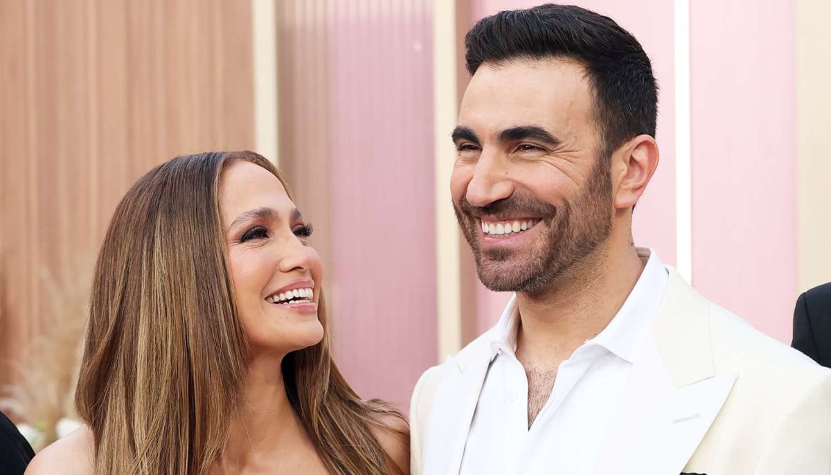 Jennifer Lopez and Brett Goldstein shut down dating rumors on live TV