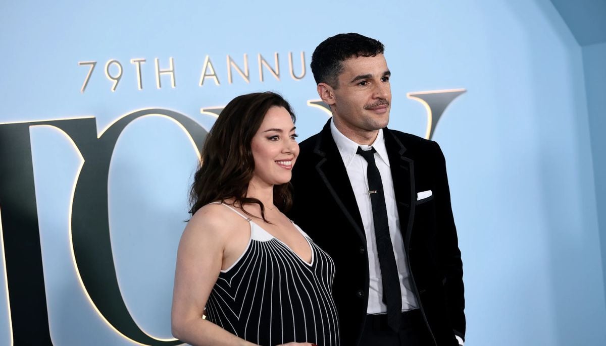 Actress Aubrey Plaza shows her baby bump at the annual Tony Awards night
