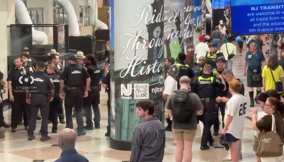Violent knife attack inside busy Penn Station leaves multiple commuters with injuries
