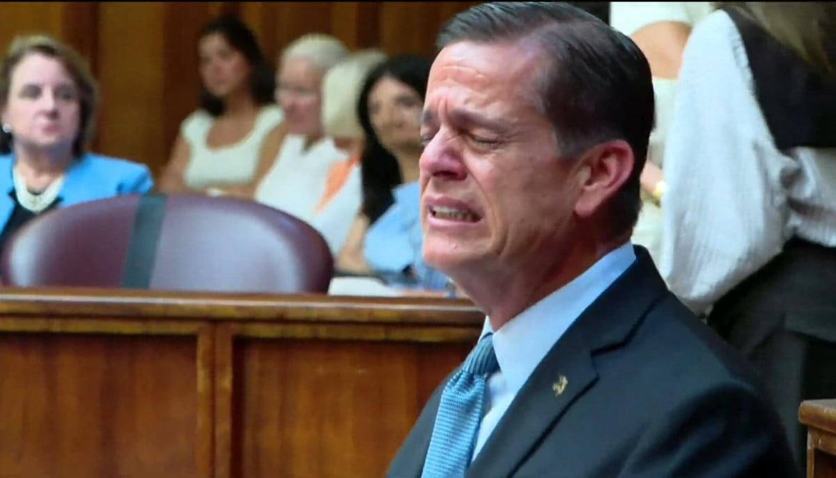 Florida man breaks down in court on first day of boat crash trial