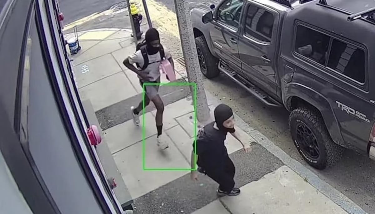 Kids lemonade stand held up at gunpoint as police release suspect images
