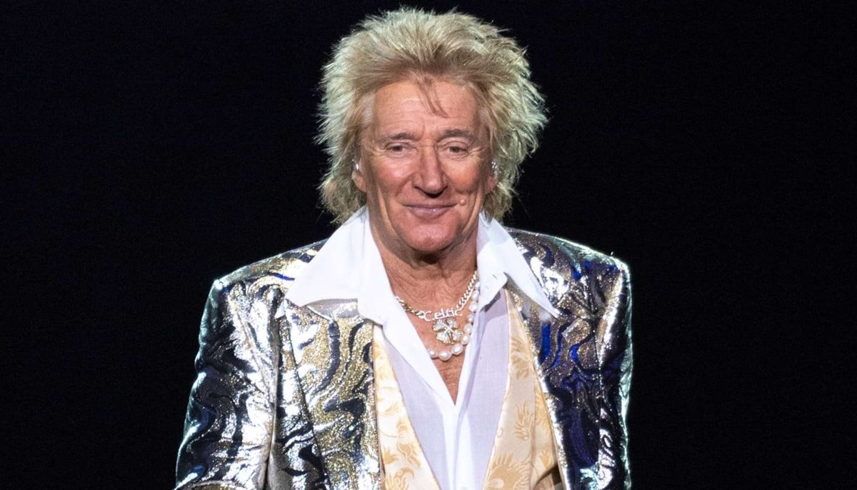 Rod Stewart takes health scare moment on stage as singer uses oxygen tank mid-concert