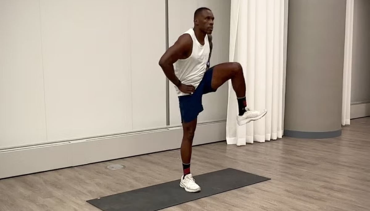 5 easy chair stretches to relieve tight hips
