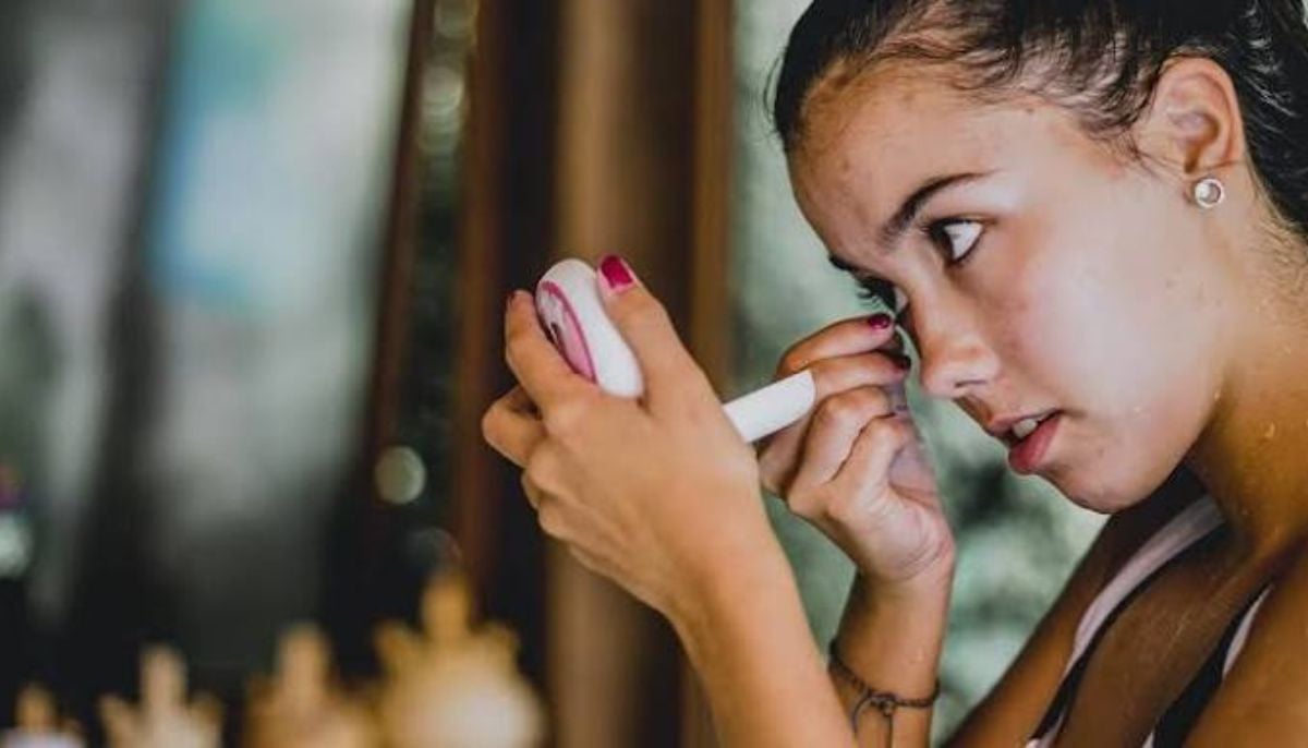 Doctor explains serious risks of sleeping in contact lenses