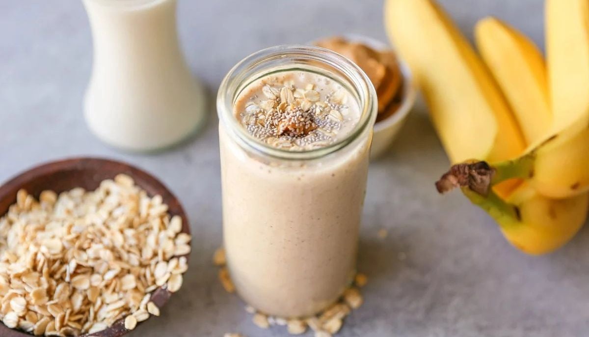 This simple almond milk smoothie recipe offers dairy-free alternative