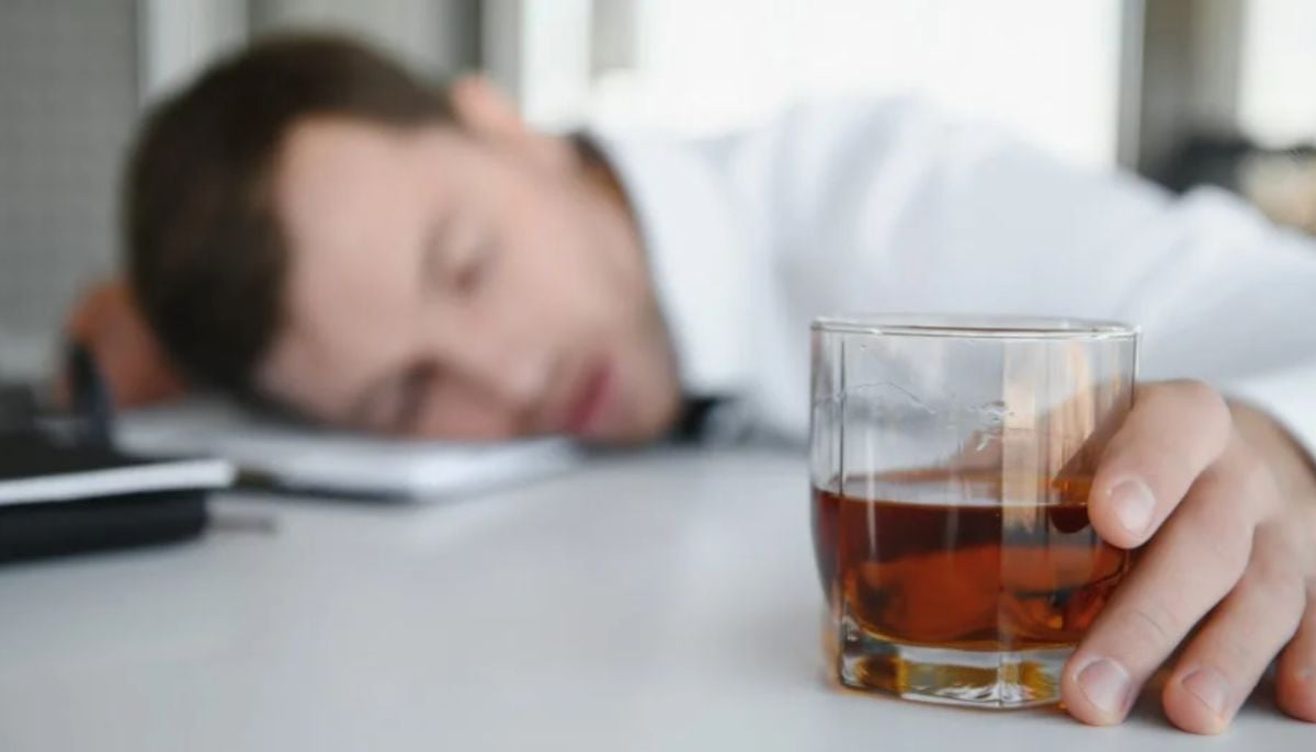 Doctor explains why weekend drinking does not spare liver