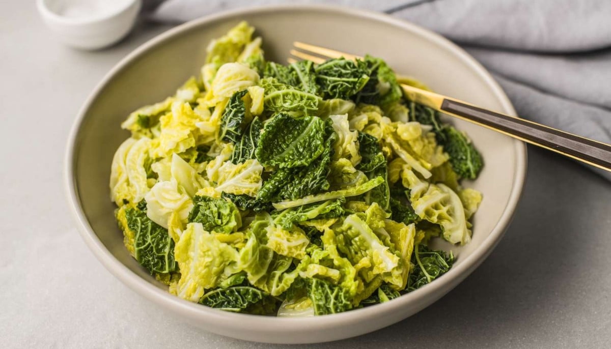 8 surprising health benefits of eating cabbage every day