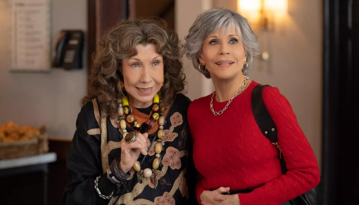 Jane Fonda Lily Tomlin phone feature addiction revealed by Grace and Frankie costar