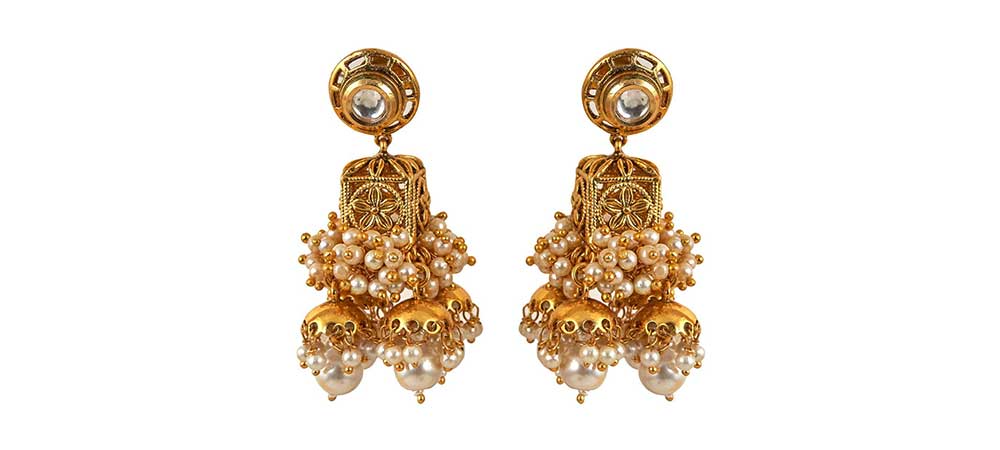 10 accessories you can pair up with your outfit to give it a chic look during this wedding season