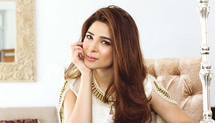 Ayesha Umer releases her new song Tere Ishq Mein