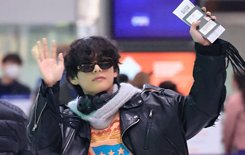 BTS V departs from Paris in sapper airport looks: See pictures