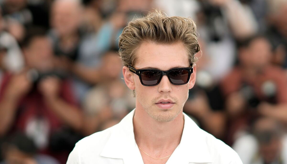 Austin Butler remembers his mom in moving SNL opening monologue