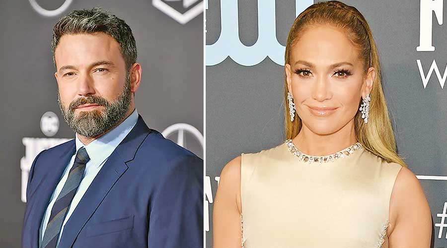Inside Jennifer Lopez, Ben Affleck's ‘blended family’ Christmas celebration(00)