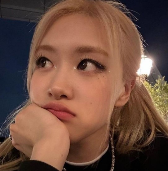 Blackpink S Rose In Tears While Sharing Coachella Headliner Announcement Blackpink S Rose In Tears While Sharing Coachella Headliner Announcement