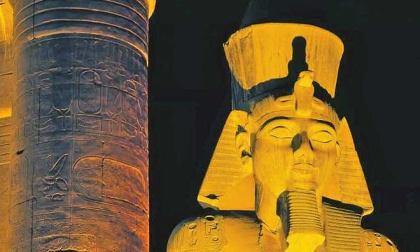 Egyptian authorities catches three people trying to steal 10-tonne ancient statue