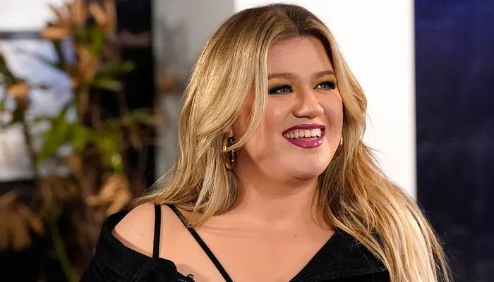 Kelly Clarkson working on some new music