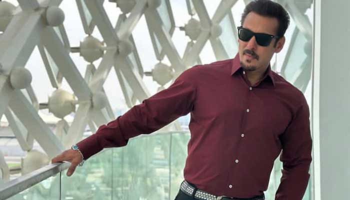 Salman Khan stuns netizens with new look for IIFA 2023