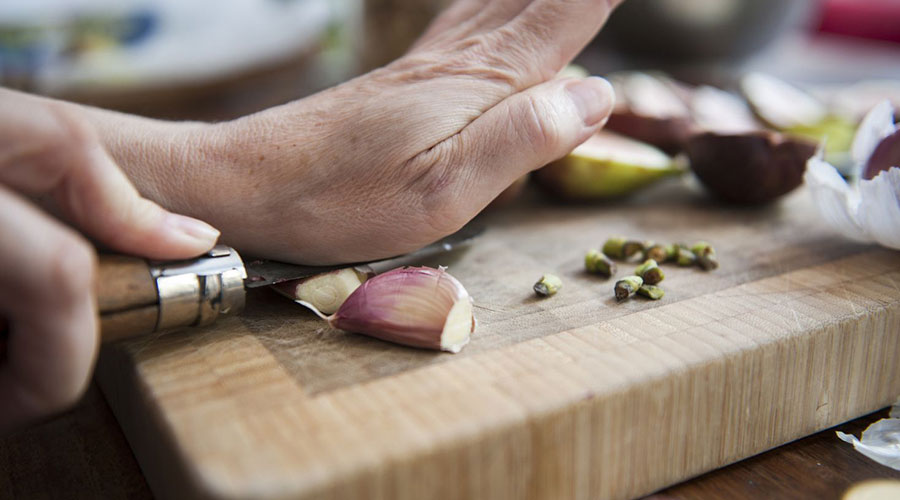Garlic helps preventing common cold and the flu